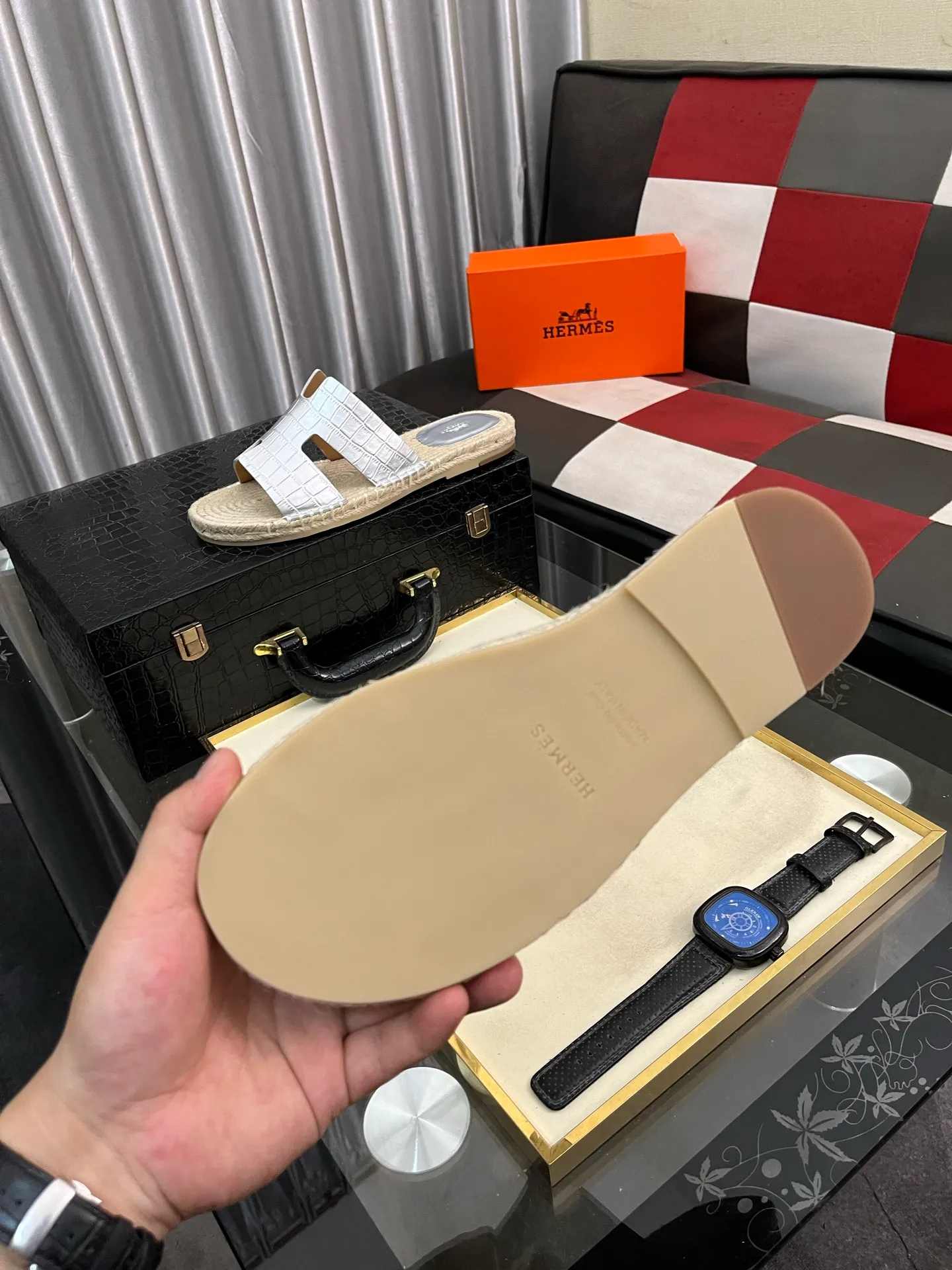 Men's shoes 💰340⌚️⌚️《HERMES》Hermes 💁♂️Men's casual slippers, compare the quality at the counter🧚🏿♂️ The upper layer has a stone pattern with clear texture, showing high-end, high-end, comfortable to wear and versatile. Purely hand-pulled, raw rubber breathable outsole, breathable and comfortable lambskin lining, 100% comfortable density, original rubber outsole wear-resistant code number 38-44. Can be customized 45-46-47